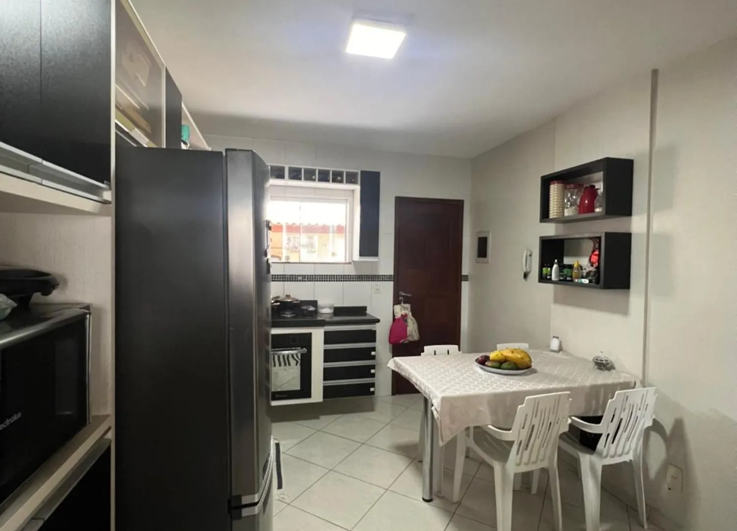 Casa Com Piscina, Churrasqueira E Ar Condicionado Em Condominio Cabo Frio