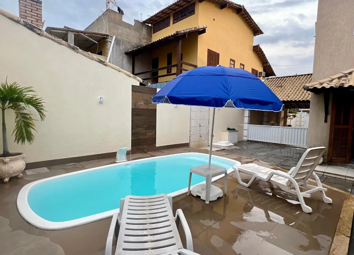 Casa de Férias Casa Com Piscina, Churrasqueira E Ar Condicionado Em Condominio Cabo Frio