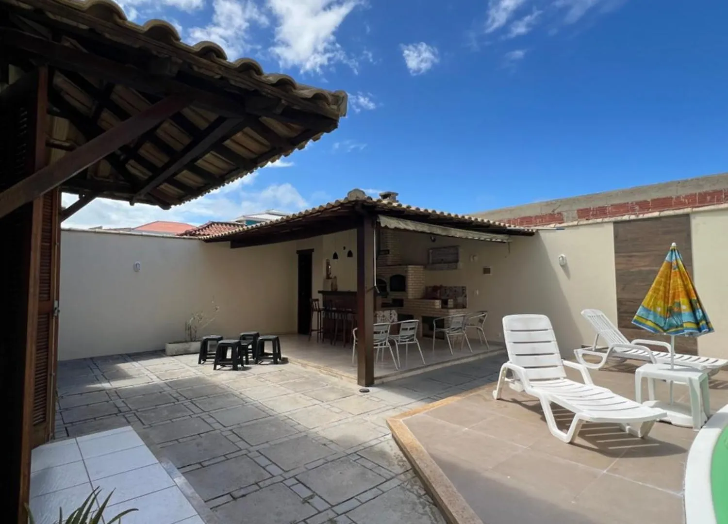 Casa Com Piscina, Churrasqueira E Ar Condicionado Em Condominio Cabo Frio